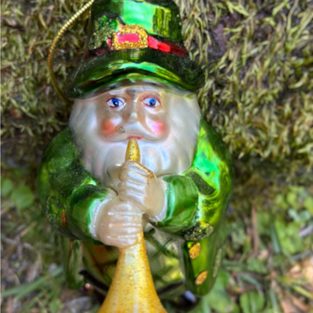 🍀 Glass Leprechaun Santa Ornament – 7” Hand-Painted - Picture 3 of 4
